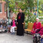 Настоятель Кирилло-Мефодиевского храма посетил подопечных пансионата для пожилых людей в поселке Рассвет