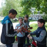 Прихожане Одигитриевского храма провели общественно-патриотическую акцию среди жителей Аксая
