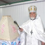 В Одигитриевском приходе Аксая в Пасхальную ночь была освящена и роздана жителям города творожная пасха весом 130 кг